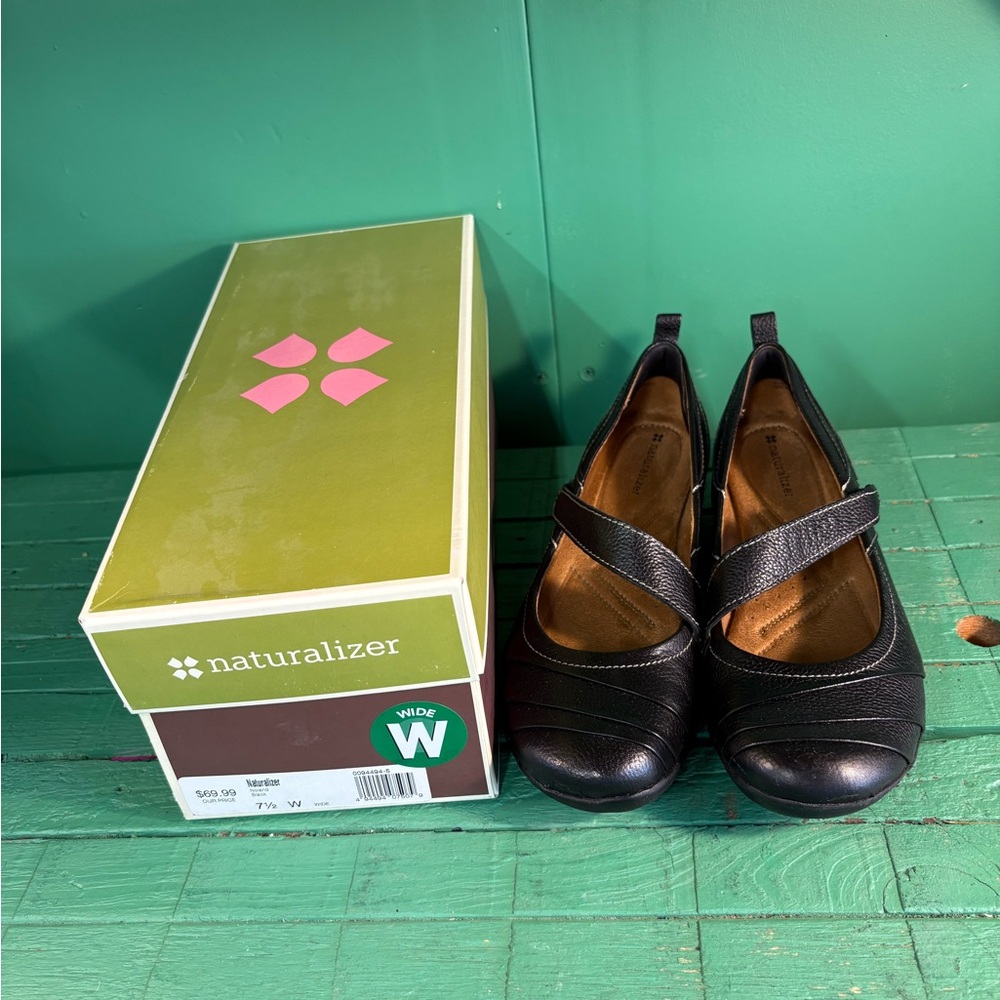 Naturalizer Women's Black Mary Jane Flats